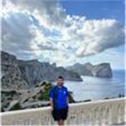 Profesional, responsable, respetuoso, educador. Sin inconveniente de dar clases a todas las edades.