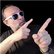 Licenciado en Ciencias de la Información y tres postgrados de Marketing y comunicación Digital.