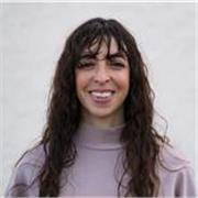 Maestra, especialista en Audición y Lenguaje, con amplia formación y experiencia en el trabajo con niños y niñas neurodivergentes.