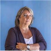  Ho scritteo alcuni libri e uso l'italiano, anche in maniera creativa.. Sono una ghostwriter e insegno a stranieri /aiutocompiti  