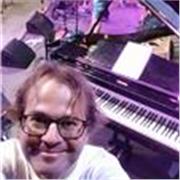 Profesor de piano moderno y clásico ofrece clases a domicilio en Las Palmas de Gran Canaria Hay que tener un teclado en casa