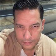 Profesional con total dominio del idioma inglés, capacitado para enseñarlo a todo nivel.