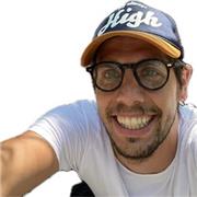 Amministratore finanziario impartisce lezioni di matematica e contabilità per futuri ragionieri o impiegati contabili