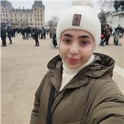 Me encanta enseñar y ver a la gente progresar, tengo un nivel de C1 de inglés de Cambridge y soy graduada del Bachillerato Dual