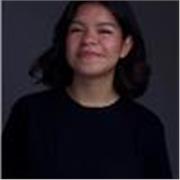 Maestra de canto y actuación para principiantes