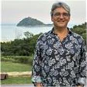 Insegno italiano da Milano. Sono laureato in filosofia con orientamento psicologico