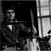 Batteur de Rock aux influences multiples : Funk, Jazz, Metal... cherche à transmettre et faire découvrir sa passion !