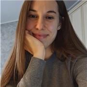 Diplomata in lingue, offre attività di assistenza allo studio e aiuto compiti