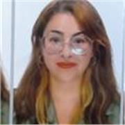 Profesora de refuerzo y apoyo escolar imparte clases