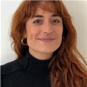 Profesora titulada en Periodismo con más de 5 años en el sector.