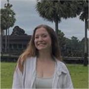 Profesora nativa de inglés de Los Ángeles desde la ESO hasta adultos ofrece clases particulares en Sevilla