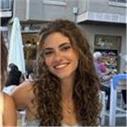 Profesora con altos conocimientos en materia de Inglés 