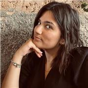 Diplomata al Liceo Classico è attualmente studentessa universitaria