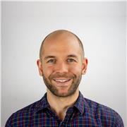 Deutsch-Tutor, der Kinder und Jugendliche spielerisch mit Freude unterrichtet, jede Altersstufe willkommen.