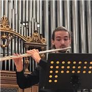 Diplomato al Conservatorio di Santa Cecilia offre lezioni di flauto traverso