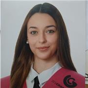 Soy María, acabo de terminar bachillerato de ciencias sociales, doy clases sobre lengua, naturales, ingles