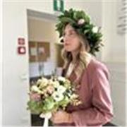 Sono laureata in lingue e insegno inglese e spagnolo, sono disponibile anche per aiuto compiti per la scuola primaria.