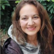 Profesora en
Vestuario y confección textil en general. Clases a medida niveles principiante (uso y manejo de máquina de coser y herramientas básicas) , medio y avanzado. Asesoramiento en proyectos