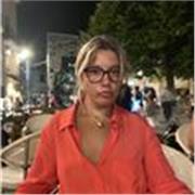 Sono una ragazza che a breve si laureerà in filosofia. Sono al terzo anno e mi piacerebbe condividere la mia passione con altre persone