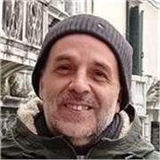 Laureato in Giurisprudenza, avvocato civilista da un ventennio propone lezioni di diritto a studenti delle scuole e universitari