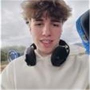 Siempre me ha gustado ayudar y explicar a mis compañeros en clase y se me dan muy bien los niños 😊