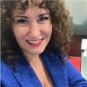 Soy una persona divertida y a la que le gusta reír.Apasionada de la Economía, me encanta ayudar a otros  a comprenderla