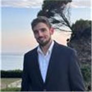Laureato magistrale in scienze ambientali impartisce lezioni di chimica, fisica e biologia a studenti di liceo e istituti tecnici
