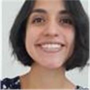 Profesora de Biología y Bioquímica imparte clases a jóvenes de secundaria y preparatoria