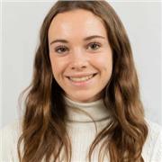 Je donne des cours aux élèves du primaire et du secondaire.