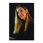 Profesora de géneros audiovisuales, historia del cine, profesora de interpretación