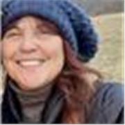 Svolgo in libera professione Decorazione/Restauro e sono unaProfessionalCounselor a mediazione artistica e gestaltica. 