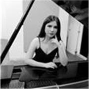 Licenciada en Pedagogía Musical con 8 años de experiencia da clases de canto, piano básico e iniciación musical