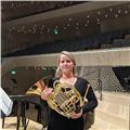 Profesora con titulación universitaria y experiencia ofrece clases a domicilio de trompa y trompeta