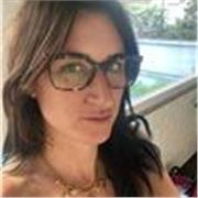 Sono una docente di storia e filosofia, autrice di diversi libri e traduttrice