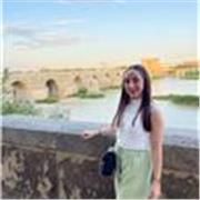 Maestra de Educación Infantil en Sevilla, con 6 años de experiencia dando clases particulares a domicilio y en centros educativos.