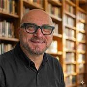 Clases de IA: LLMs (ChatGPT, Gemini), GPTs a medida, Google AI, Make y Antigravity.