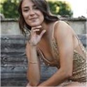 Me defino una chica estudiosa que cursa un grado medio de Artes Gráficas y me gustaría hacer clases a niños/as desde 4 a 8 años. 