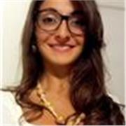 Docente di fisica impartisce lezioni di matematica e fisica a studenti di scuole secondarie di primo e secondo grado