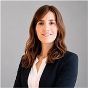 Profesora de marketing con +15 años de experiencia internacional en estrategia, branding y comunicación. 