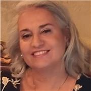 Profesora de gestión empresarial, finanzas e inversión con amplia experiencia profesional y curricular
