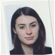 Studentessa diplomata al liceo linguistico impartisce lezioni di lingue e letteratura