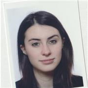 Studentessa diplomata al liceo linguistico impartisce lezioni di lingue e letteratura