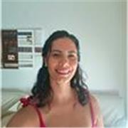 Sou uma pessoa tranquila, paciente e divertida. Acredito que sempre que se ensina também se aprende. Sou bastante curiosa. 