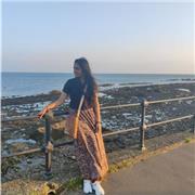 Passionate,Teach according to the level of students, Cooperative, organisation,time management, entertaining class.