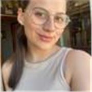 Giovane studentessa con la passione per l'insegnamento