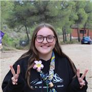 Soy una chica joven, con ideas originales de aprendizaje que sabe lidiar bien con todo tipo de niños