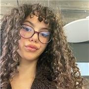 Professeur qui donne des cours particuliers aux étudiants de tous niveaux, primaire, collège, secondaire ( préparation de bac) …