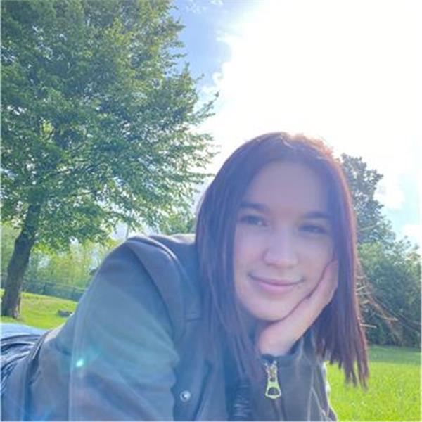 Erfahrene Deutschlehrerin Mit Leidenschaft Für Mathe. Diana