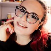 Insegnante di disegno offre lezioni ai bambini e adulti