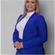 Profesional bilingüe capacitada en dar clases a todos los niveles. 